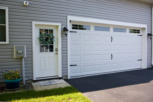 24/7 Emergency Garage Door Panel Replacement experts in Beach City, TX